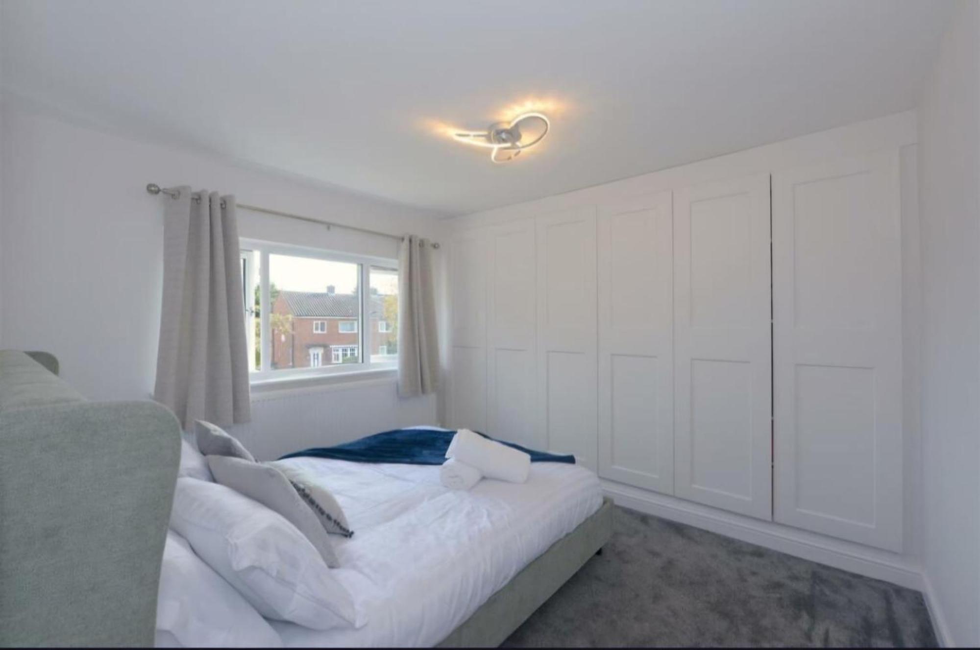 Modern 3 Bedroom Property With Free Driveway Parking By Shire Stays Shrewsbury Exterior foto